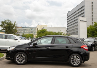 Подержанный автомобиль Citroen C4 Hatchback 2011 года (6 фото)