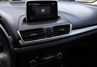 Подержанный автомобиль Mazda 3 Sedan 2014 года (11 фото)