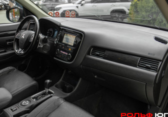 Подержанный автомобиль Mitsubishi Outlander 2015 года (7 фото)