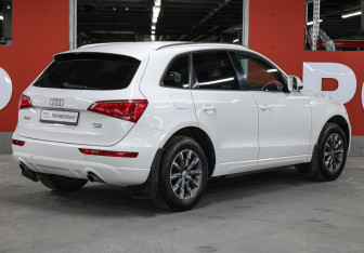 Подержанный автомобиль Audi Q5 2012 года (5 фото)