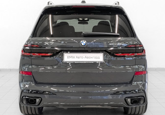 Новый BMW X7 2025 (6 фото)