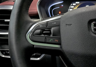 Подержанный автомобиль Geely Coolray 2023 года (25 фото)