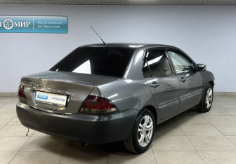 Подержанный автомобиль Mitsubishi Lancer Sedan 2009 года (5 фото)