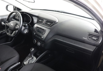 Подержанный автомобиль Kia Rio Sedan 2013 года (10 фото)