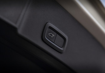 Подержанный автомобиль Volvo XC40 2019 года (25 фото)