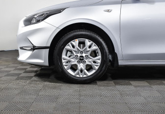 Подержанный автомобиль Kia Ceed Hatchback 2022 года (7 фото)