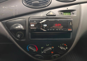 Подержанный автомобиль Ford Focus Wagon 2004 года (12 фото)