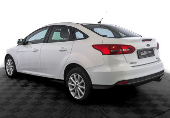 Подержанный автомобиль Ford Focus Sedan 2016 года (7 фото)