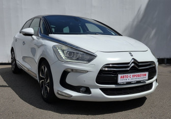Подержанный автомобиль Citroen DS5 2012 года (3 фото)