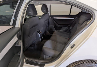 Подержанный автомобиль Skoda Octavia Liftback 2013 года (11 фото)