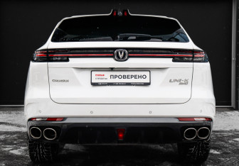 Подержанный автомобиль Changan UNI-K 2023 года (6 фото)