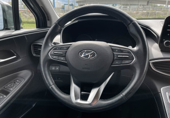 Подержанный автомобиль Hyundai Santa Fe 2021 года (14 фото)