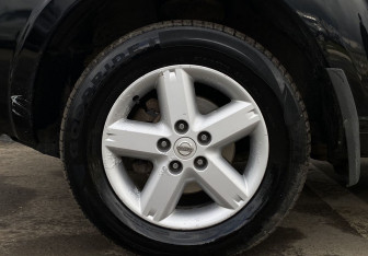 Подержанный автомобиль Nissan X-Trail 2005 года (9 фото)