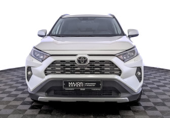 Подержанный автомобиль Toyota RAV4 2021 года (2 фото)