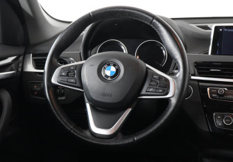 Подержанный автомобиль BMW X1 2020 года (14 фото)