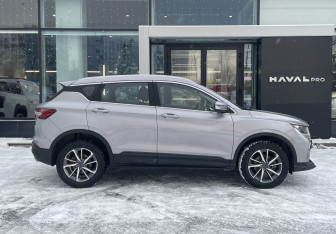 Подержанный автомобиль Geely Coolray 2022 года (4 фото)