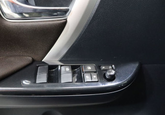 Подержанный автомобиль Toyota Fortuner 2019 года (11 фото)