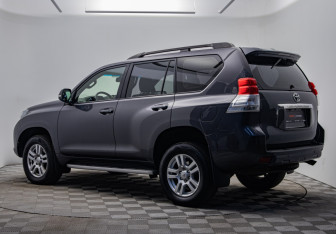 Подержанный автомобиль Toyota Land Cruiser Prado 2013 года (17 фото)