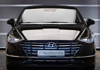 Подержанный автомобиль Hyundai Sonata 2021 года (2 фото)