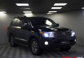 Подержанный автомобиль Toyota Land Cruiser Suv 2014 года (23 фото)