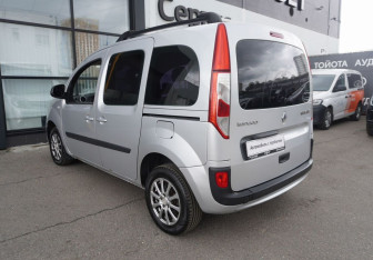 Подержанный автомобиль Renault Kangoo 2014 года (7 фото)