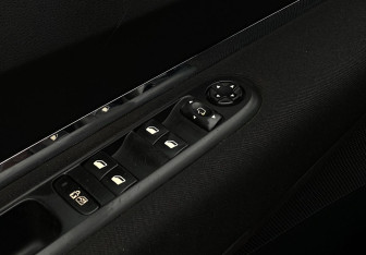 Подержанный автомобиль Peugeot 3008 2011 года (15 фото)