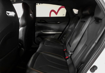 Подержанный автомобиль Changan UNI-V 2024 года (10 фото)