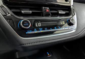 Подержанный автомобиль Toyota Corolla Sedan 2021 года (26 фото)