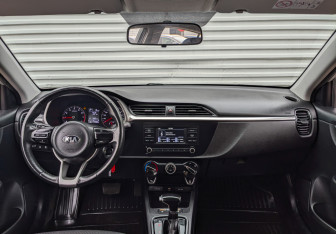 Подержанный автомобиль Kia Rio Hatchback 2021 года (15 фото)