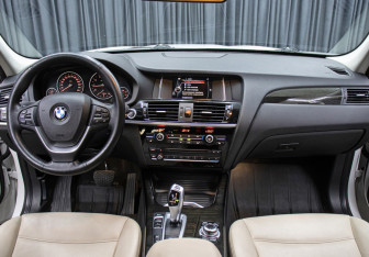 Подержанный автомобиль BMW X3 2016 года (14 фото)