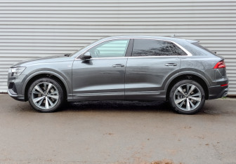 Подержанный автомобиль Audi Q8 2021 года (8 фото)