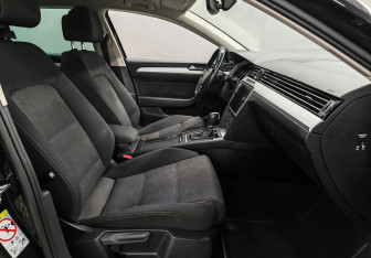 Подержанный автомобиль Volkswagen Passat Wagon 2019 года (9 фото)