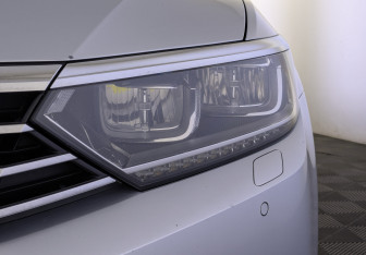 Подержанный автомобиль Volkswagen Passat Sedan 2019 года (11 фото)