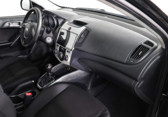 Подержанный автомобиль Kia Cerato Sedan 2011 года (6 фото)