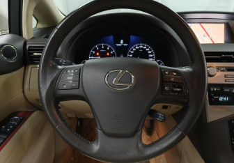 Подержанный автомобиль Lexus RX 2011 года (14 фото)