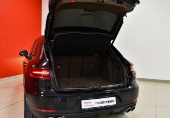 Подержанный автомобиль Porsche Macan 2015 года (19 фото)
