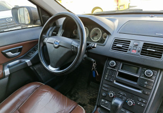 Подержанный автомобиль Volvo XC90 2014 года (10 фото)
