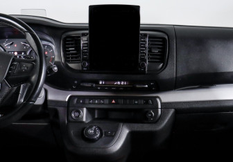 Подержанный автомобиль Peugeot Traveller 2021 года (14 фото)