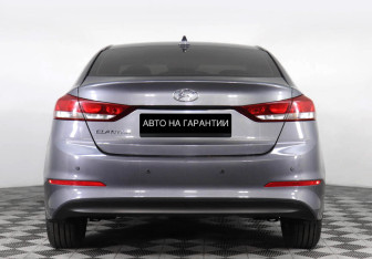 Подержанный автомобиль Hyundai Elantra Sedan 2017 года (4 фото)
