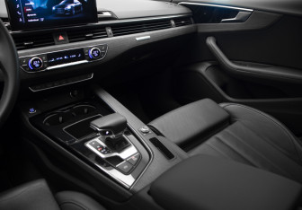 Подержанный автомобиль Audi A5 Liftback 2023 года (23 фото)