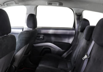 Подержанный автомобиль Mitsubishi Outlander 2008 года (8 фото)