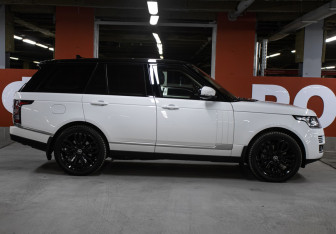 Подержанный автомобиль Land Rover Range Rover 2016 года (4 фото)