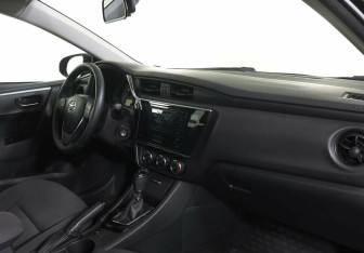 Подержанный автомобиль Toyota Corolla Sedan 2016 года (8 фото)