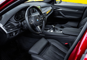 Подержанный автомобиль BMW X6 2017 года (13 фото)