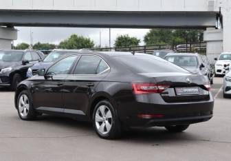 Подержанный автомобиль Skoda Superb Liftback 2015 года (7 фото)