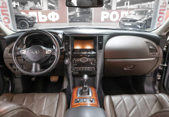 Подержанный автомобиль Infiniti FX 2012 года (14 фото)