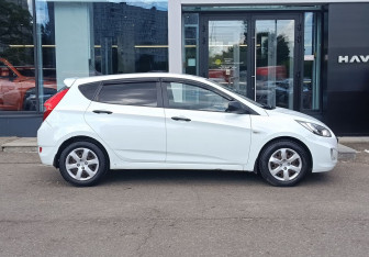 Подержанный автомобиль Hyundai Solaris Hatchback 2012 года (4 фото)