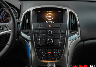 Подержанный автомобиль Opel Astra Hatchback 2011 года (11 фото)