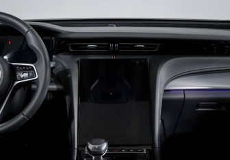 Подержанный автомобиль Hongqi H5 2024 года (13 фото)