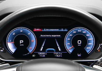 Подержанный автомобиль Audi A8 2018 года (11 фото)